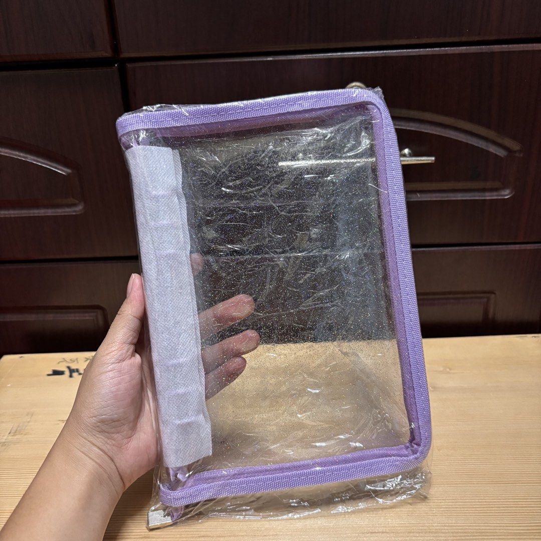 B5 Clear glitter ring binder planner folder stationery (Category: Stationery & School Supplies) located in Manila. Submitted by nero.ph (Listing ID 1470823440, Image 3). Description: Brandnew ₱180 each.