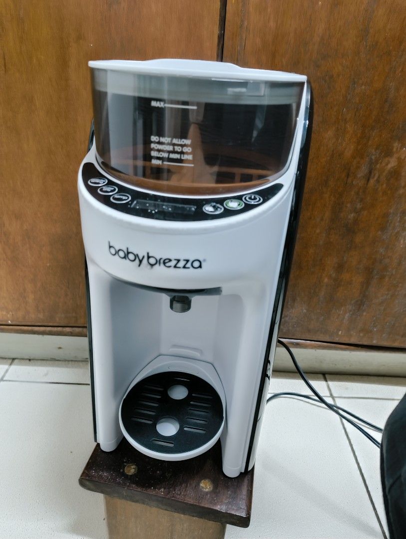 Baby Brezza Formula Pro Advanced - working, with issue (Category: Breastfeeding & Bottle Feeding) located in Antipolo. Submitted by kei.regalado (Listing ID 1470867551, Image 1). Description: - Model: Baby Brezza Formula Maker (White & Black) - Features: Automatic powder mixing and warm water dispensing - Controls: Digital top control panel with powder, water-only, and temperature settings - Container: Transparent powder container with clear max/