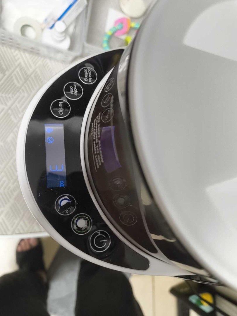 Baby Brezza Formula Pro Advanced - working, with issue (Category: Breastfeeding & Bottle Feeding) located in Antipolo. Submitted by kei.regalado (Listing ID 1470867551, Image 3). Description: - Model: Baby Brezza Formula Maker (White & Black) - Features: Automatic powder mixing and warm water dispensing - Controls: Digital top control panel with powder, water-only, and temperature settings - Container: Transparent powder container with clear max/