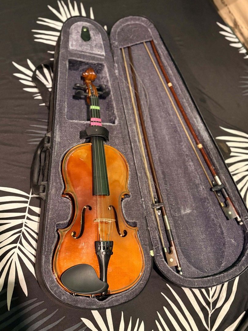 Bachendorff Concert Series (Category: Musical Instruments) located in Quezon City. Submitted by shynp (Listing ID 1470877708, Image 1). Description: 🎻 FOR SALE: BACHENDORFF CONCERT SERIES VIOLIN RUSH ‼️ Looking for a new home for this Bachendorff Concert Series violin! ✨ 🎻 Brand: Bachendorff 🎼 Series: Concert Series 📦 Inclusions: An extra bow and case 💰 Price: ₱2k — slightly negotiable Issue: Small scratches Perfect for aspiring violinists, 