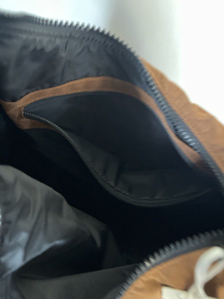 Baggu Hobo bag in Large Brown (Category: Shoulder Bags) located in Las Pinas. Submitted by gaeley (Listing ID 1470762627, Image 3). Description: bought for 4750.