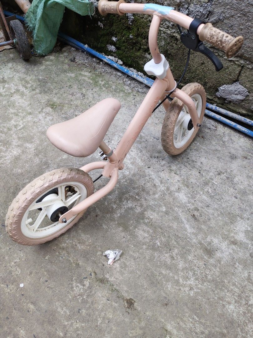 Balancing Bike Japan surplus (Category: Bicycles) located in Manila. Submitted by aks_japansurplus30 (Listing ID 1470901694, Image 2). Description: - Pink balance bike ideal for toddlers learning to ride - Features a handy handlebar handbrake and a black kickstand - Solid rubber wheels with stylish white rims - Adjustable seat height to grow with your child - Light pink frame with minor scuffs from outdoor play - Rubber handle grips show some dir