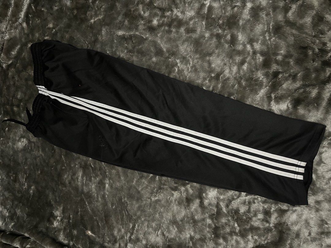 balenci adidas trackpants (Category: Trousers) located in Pasay City. Submitted by metro_thrift (Listing ID 1470789681, Image 2). Description: 30-36 length 36 9 leg open no issue.