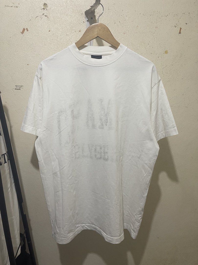 Balenciaga Fade Elysse Tee (Category: Activewear) located in Tuguegarao City. Submitted by elyks11 (Listing ID 1470874960, Image 1). Description: solid pag ka fade nya design is good.