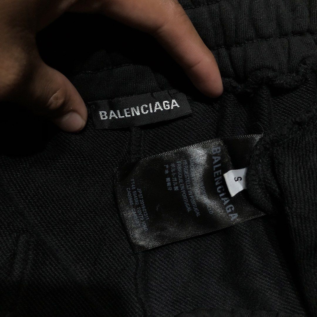 Balenciaga Paint Splatter Cotton short (Category: Luxury Apparel) located in Dasmarinas. Submitted by corenyxmessy_3rd_account (Listing ID 1470905056, Image 2). Description: waist - 29 to 35 length - 21.