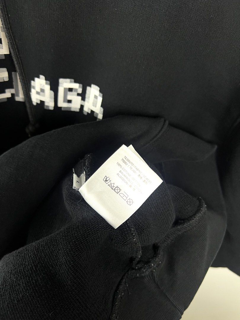 ‎“BALENCIAGA PARIS” BB PXLTD PULLOVER HOODIE (Category: Activewear) located in Taguig. Submitted by ldm.ph (Listing ID 1470748183, Image 2). Description: (LDM-E-302) ‎Size:ACTUAL FIT:L-XL ‎Dimensions ‎Inches wiidth:24 ‎Inches length:27 ‎Condition: EXCELLENT ‎Color rate:9.5 ‎Flaws:❌ ‎(READY TO WEAR) ‎. ‎.