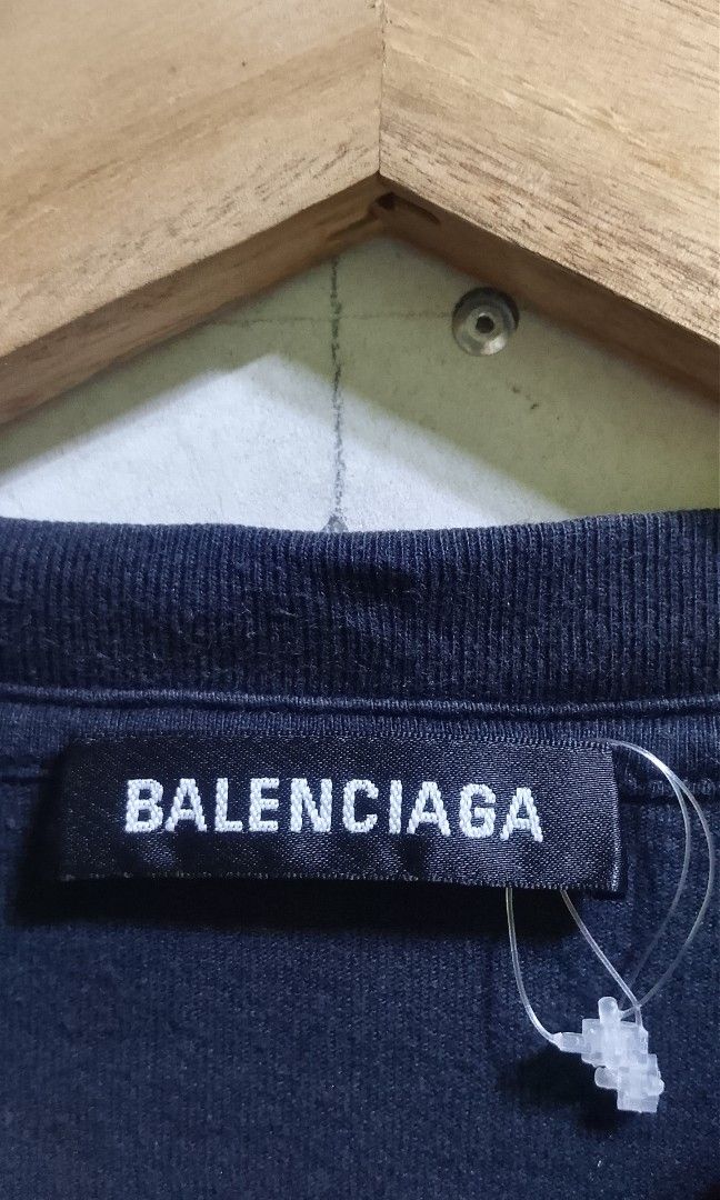 BALENCIAGA TEE (Category: Luxury Apparel) located in Iloilo. Submitted by skerittt (Listing ID 1470846577, Image 3). Description: BALENCIAGA TEE DIMES 24X30 XL NO ISSUE.
