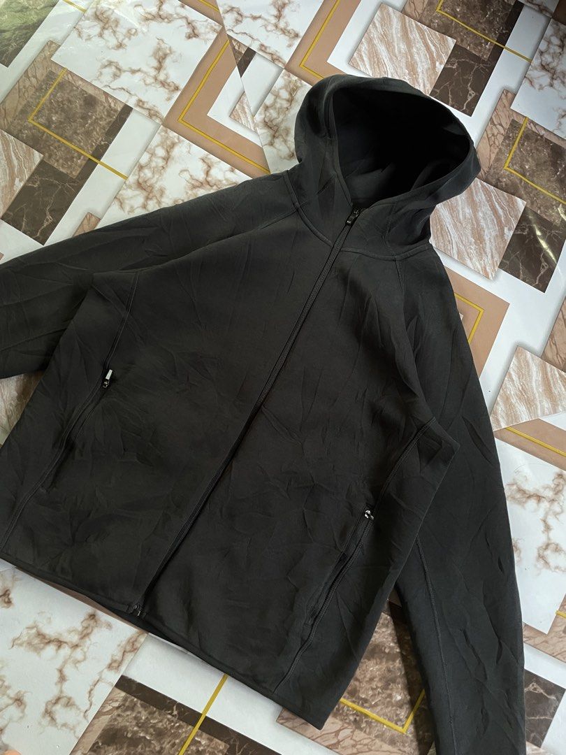 BALENO TECHFLEECE (Category: Hoodies) located in Quezon. Submitted by thriftedbyandie (Listing ID 1470858377, Image 2). Description: .