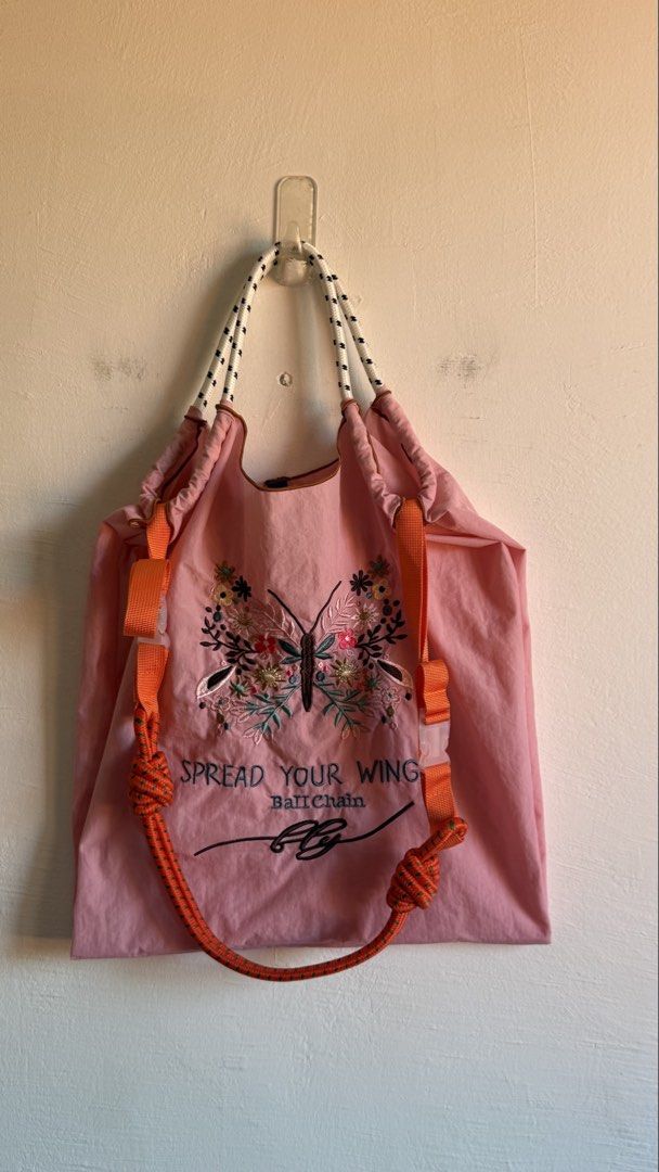 BALL & CHAIN SPREAD YOUR WINGS (Category: Tote Bags) located in Cordova. Submitted by thedecluterrer (Listing ID 1470787451, Image 2). Description: .
