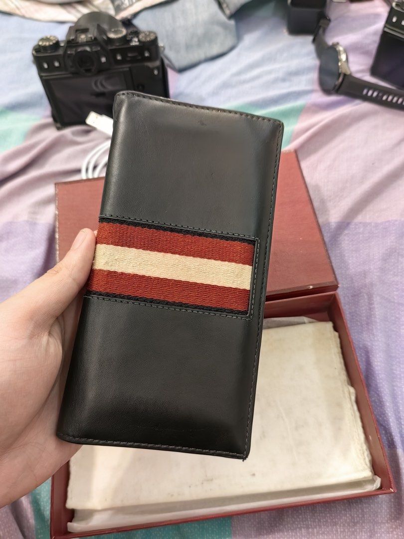 Bally Mens wallet (Category: Wallets & Card Holders) located in Manila. Submitted by departmentstore.ph (Listing ID 1470911826, Image 2). Description: Very presentable .