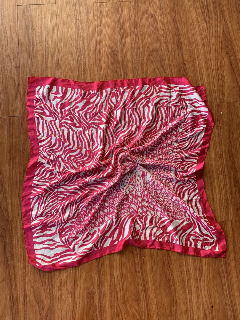 bandana take both / scarf (Category: Scarves) located in Cebu City. Submitted by hiddenlabel (Listing ID 1470785670, Image 2). Description: Both for ₱150.