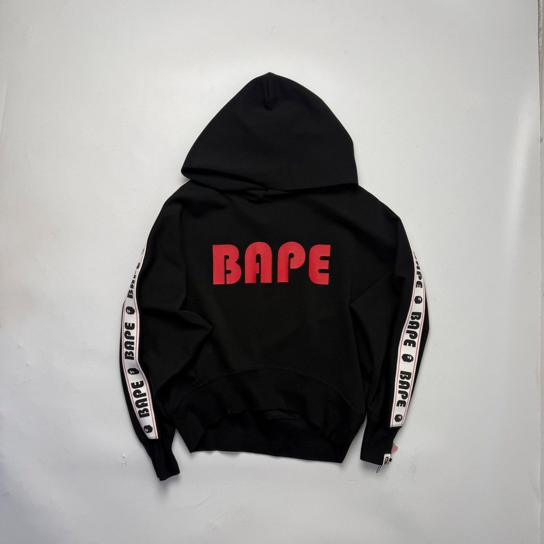 Bape Cropped Hoodie (Category: Coats, Jackets and Outerwear) located in Quezon City. Submitted by beastmnl (Listing ID 1470820062, Image 1). Description: .