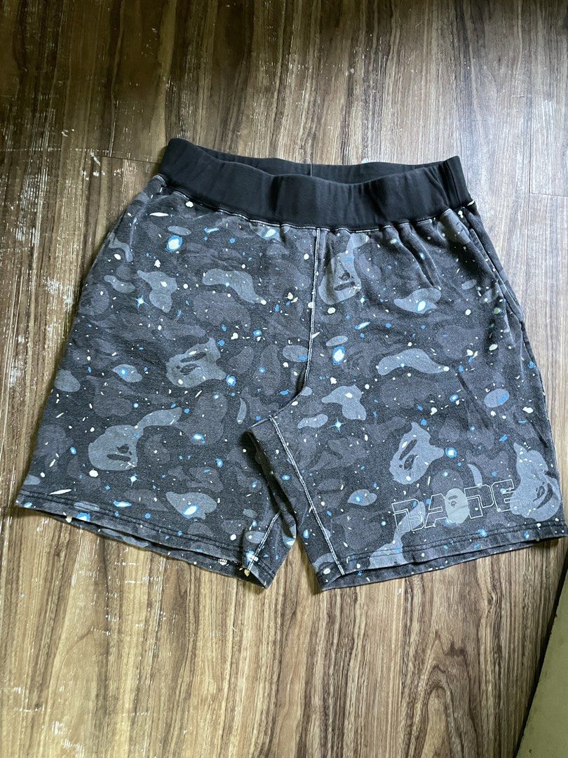 Bape Glow in the dark (Category: Shorts) located in Las Pinas. Submitted by mnl.streetwear.ph (Listing ID 1470759005, Image 1). Description: • Bape Glow in the dark Size Large.