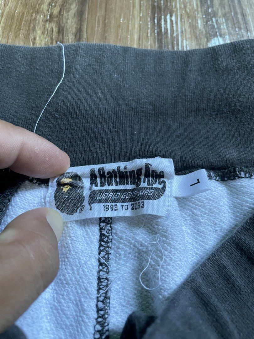 Bape Glow in the dark (Category: Shorts) located in Las Pinas. Submitted by mnl.streetwear.ph (Listing ID 1470759005, Image 3). Description: • Bape Glow in the dark Size Large.