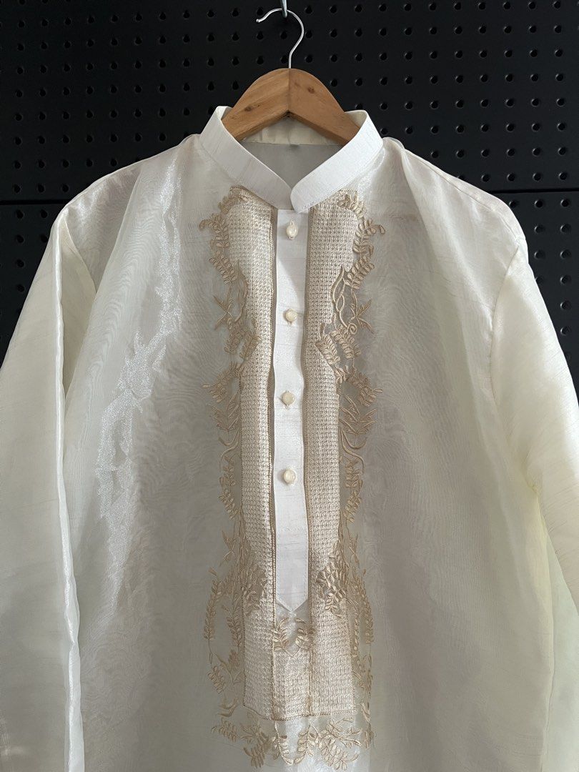 Barong (Chinese collar) (Category: Formal Shirts) located in Quezon City. Submitted by k_____________ (Listing ID 1470759458, Image 2). Description: Selling Barong (Chinese Collar) Size: XL Used once only for a wedding Bought for 1.2k .