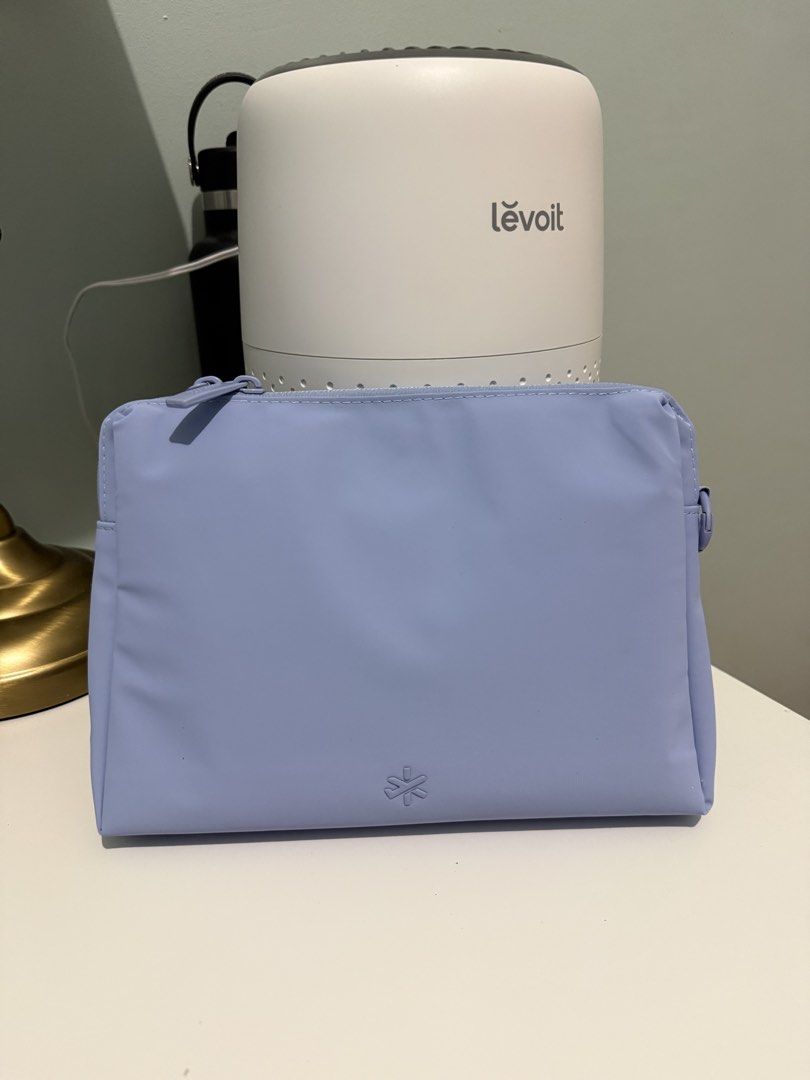 Bash Out of Office Slip Pouch - Daydream (Category: Purses & Pouches) located in Bulacan. Submitted by annesandiego (Listing ID 1470892197, Image 2). Description: -brand new with tags, NO ZIPLOCK -tried fitting my stuffs inside but NEVER taken out of my room or outside.
