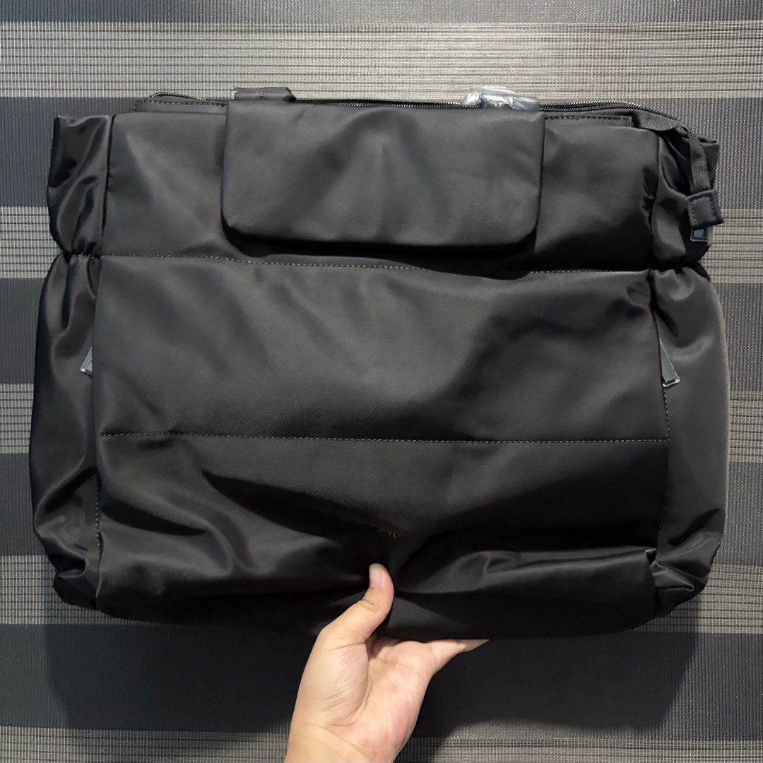 BASH Weekday Tote Bag in Terra and Carbon (Category: Shoulder Bags) located in Meycauayan. Submitted by keijirosh (Listing ID 1470644283, Image 3). Description: [ wts lfb ph ! ◜◡◝ 💬 ] SUPER DISCOUNTED — discounted bash weekday tote in terra and carbon ✧ onhand, authentic, brand new ✧ with dust bag and ziplock (with tags) ✧ strictly payo! t. office school work tote bag shoulder laptop.