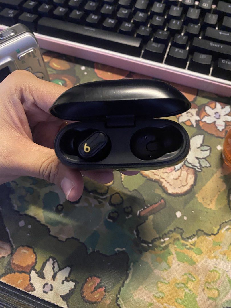 Beats by Dre (Category: Headphones & Headsets) located in General Santos City (Dadiangas). Submitted by milesssyyy (Listing ID 1470861803, Image 2). Description: selling the left bud and its case for 1500 pesos plus shipping fee, pm me.