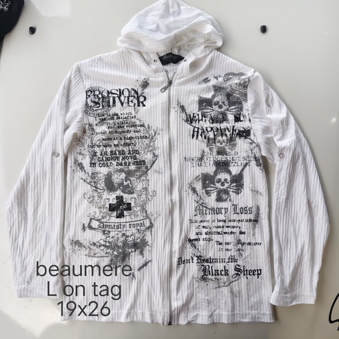 beaumere hoodie (Category: Coats, Jackets and Outerwear) located in Amadeo. Submitted by josephotep (Listing ID 1470835938, Image 1). Description: beaumere hoodie size Large on tag 19x26 as new need wash only fresh from bale 750 plus sf. loc cavite . pm📥.