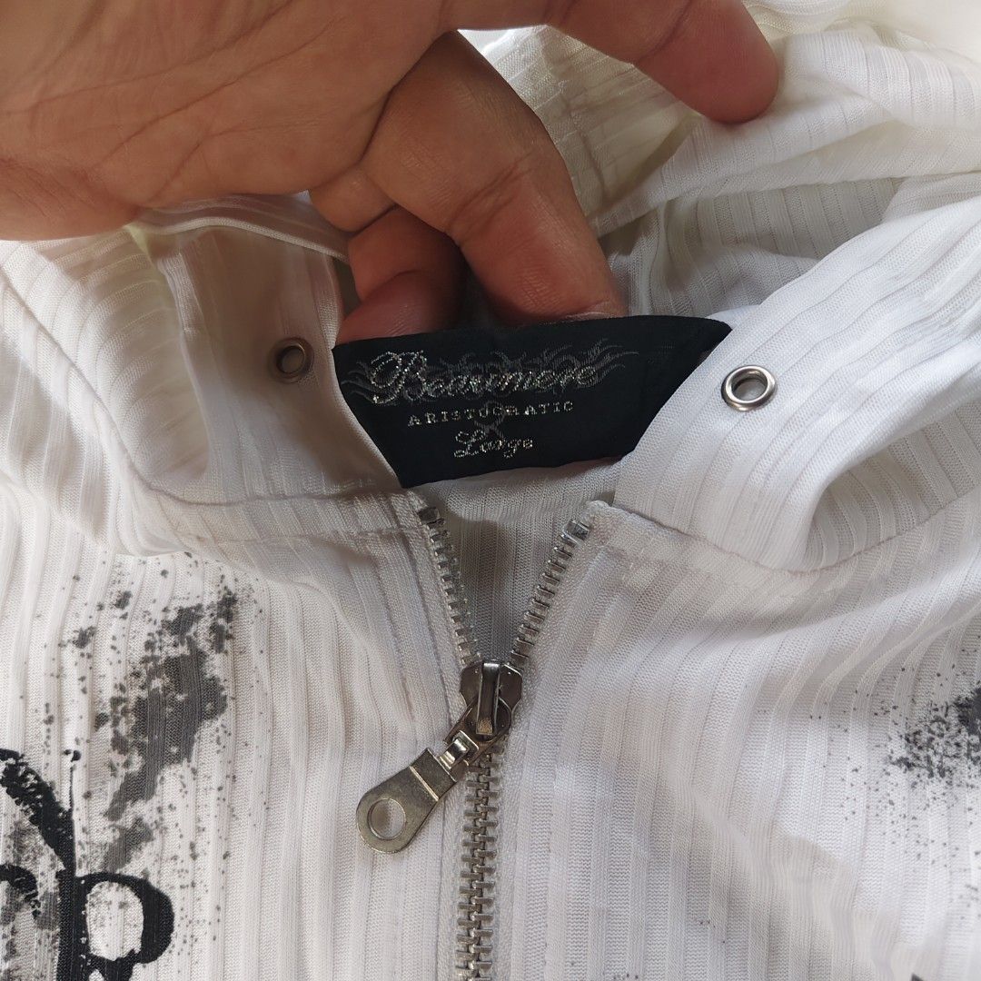 beaumere hoodie (Category: Coats, Jackets and Outerwear) located in Amadeo. Submitted by josephotep (Listing ID 1470835938, Image 2). Description: beaumere hoodie size Large on tag 19x26 as new need wash only fresh from bale 750 plus sf. loc cavite . pm📥.