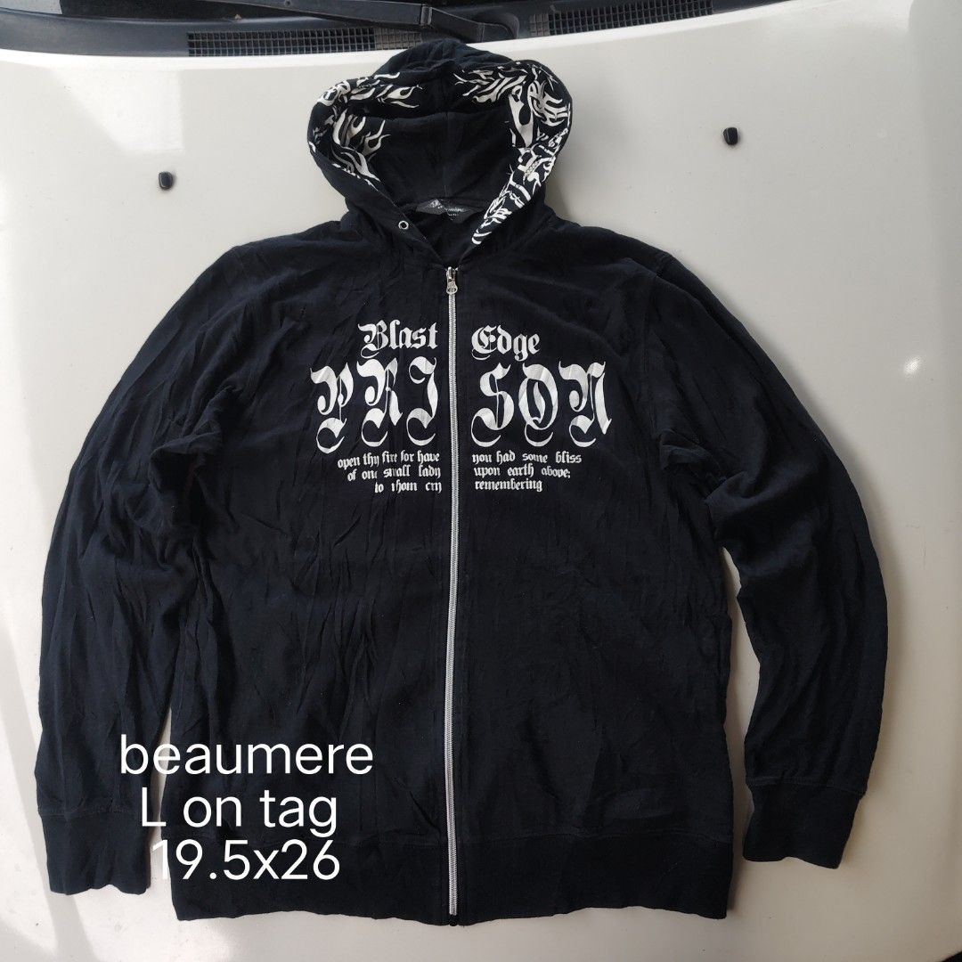beaumere hoodie (Category: Coats, Jackets and Outerwear) located in Amadeo. Submitted by josephotep (Listing ID 1470836267, Image 1). Description: beaumere hoodie L on tag 19.5x26 missing lase. need wash fresh from bale 750 plus sf. loc cavite pm📥.