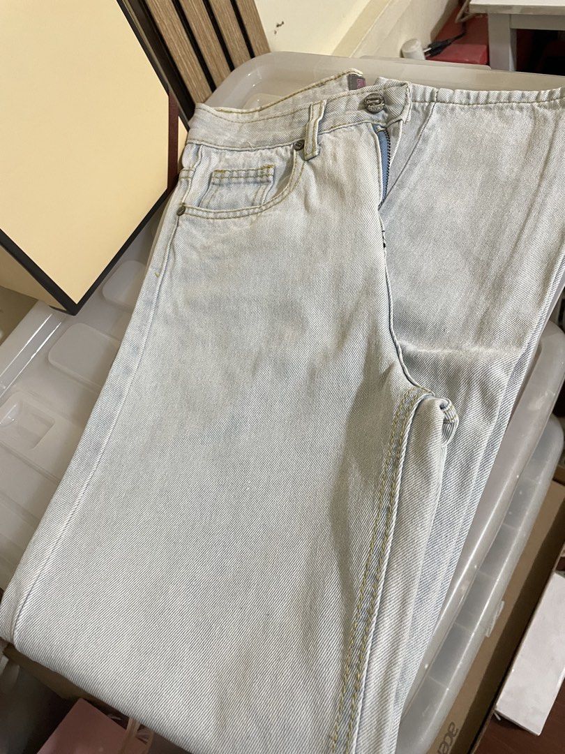 Beepop Collection Light Wash Denim Jeans Size 25 (Category: Jeans) located in Manila. Submitted by ysadeclutters (Listing ID 1470804663, Image 1). Description: DECLUTTERING [ Preloved ] - Brand: Beepop Collection - Size: 25 - Wash: Light vintage-style wash - Details: Classic contrast yellow stitching, button fly - Pockets: Standard front and back pockets - Condition: Clean, excellent, and ready to wear.