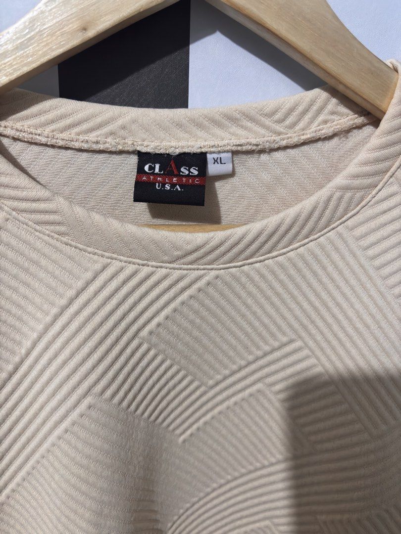 Beige geometric-textured crewneck long-sleeve pullover sweatshirt (Category: Swim Top & Rash Guards) located in Manila. Submitted by friedcrispybacon (Listing ID 1470847187, Image 2). Description: 9.5/10 Good condition no visible issues L29.5 inch W22x2 inch Location: Dagupan City, Pangasinan • Local meet-up (nearby areas) Shipping Options: • J&T Express - Preferred (Payment First) • Lalamove COD - Preferred (Depends on the area • LBC Express (CO