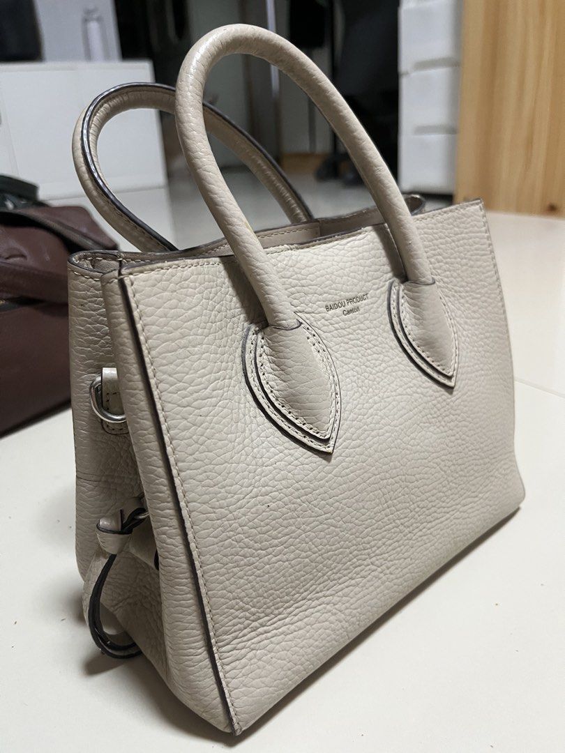 Beige Pebble Leather Handbag (Category: Luxury Bags & Wallets) located in General Trias. Submitted by walterwhiteyo (Listing ID 1470762483, Image 3). Description: see photos for the condition pls!.