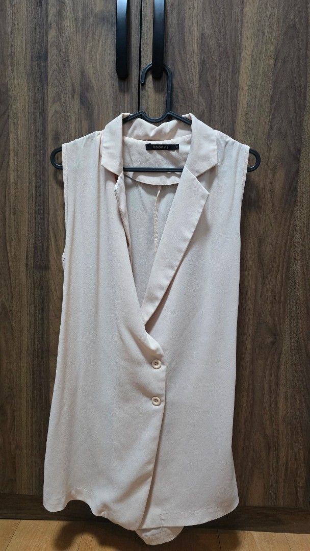 Beige sleeveless lapel vest jacket (Category: Sleeveless) located in Manila. Submitted by stuff.gaming (Listing ID 1470804227, Image 2). Description: - Color: Neutral beige - Style: Sleeveless vest with lapel collar - Closure: Two front buttons - Fabric: Lightweight, ideal for layering - Shipping: Ready for quick dispatch Price still negotiable Shipping to be shouldered by buyer via J&T, Grab, & Lalamove.