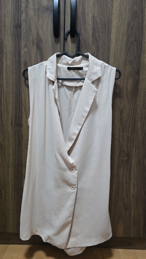 Beige sleeveless lapel vest jacket (Category: Sleeveless) located in Manila. Submitted by stuff.gaming (Listing ID 1470804227, Image 3). Description: - Color: Neutral beige - Style: Sleeveless vest with lapel collar - Closure: Two front buttons - Fabric: Lightweight, ideal for layering - Shipping: Ready for quick dispatch Price still negotiable Shipping to be shouldered by buyer via J&T, Grab, & Lalamove.