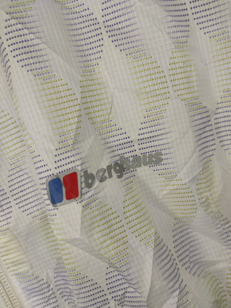 BERGHAUS WINDBREAKER JACKET (Category: Coats, Jackets and Outerwear) located in Davao. Submitted by LloydThrifter16 (Listing ID 1470835495, Image 2). Description: .