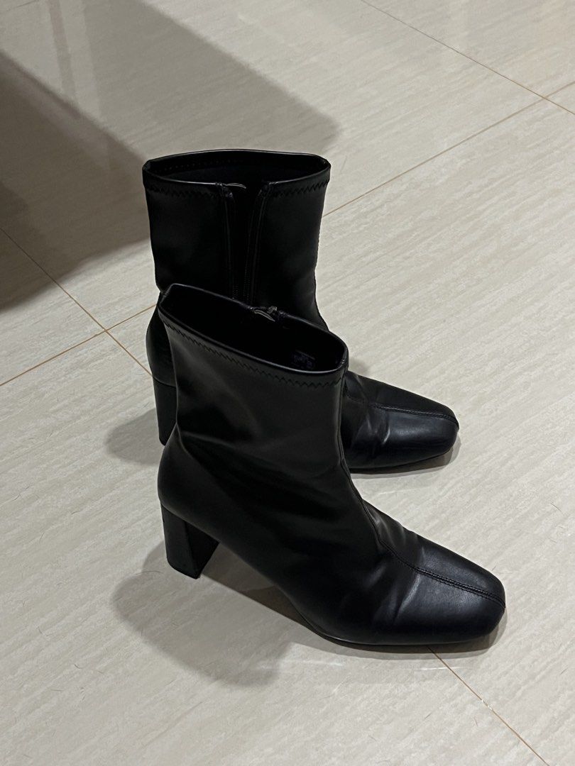 BERSHKA Black Leather Heels Ankle Boots (Category: Boots) located in Manila. Submitted by thriftymcgee (Listing ID 1470863139, Image 2). Description: BERSHKA Black Leather Heels Ankle Boots 🔻RFS: Too many boots ! Size - EU 39 / US 8 Heel Height - 3inches Still in good condition, just some scruffs on the heel and minor scratches on the side from walking. M.O.P - GCash / Gotyme / Bank Transfer .