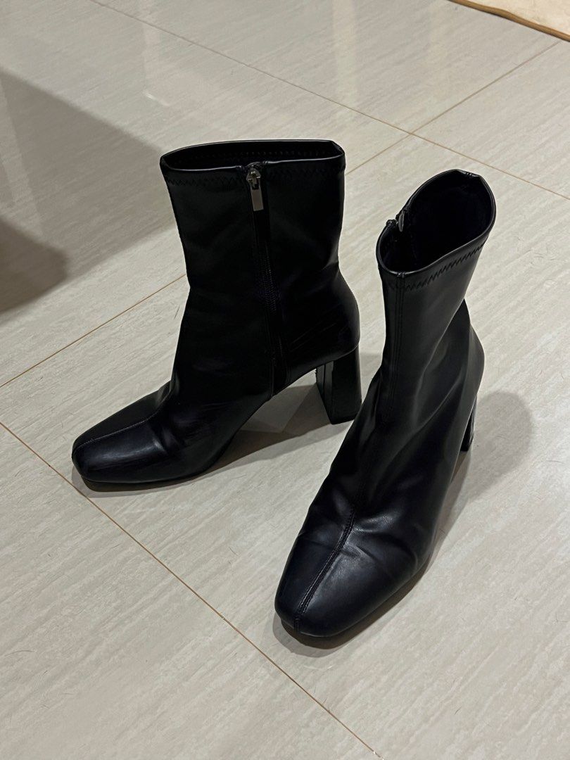 BERSHKA Black Leather Heels Ankle Boots (Category: Boots) located in Manila. Submitted by thriftymcgee (Listing ID 1470863139, Image 3). Description: BERSHKA Black Leather Heels Ankle Boots 🔻RFS: Too many boots ! Size - EU 39 / US 8 Heel Height - 3inches Still in good condition, just some scruffs on the heel and minor scratches on the side from walking. M.O.P - GCash / Gotyme / Bank Transfer .