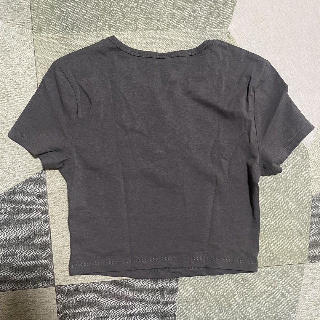 bershka gray crop top (Category: Others Tops) located in Pasig City. Submitted by sirendiva_ (Listing ID 1470745884, Image 3). Description: fits as xs and s sized person.
