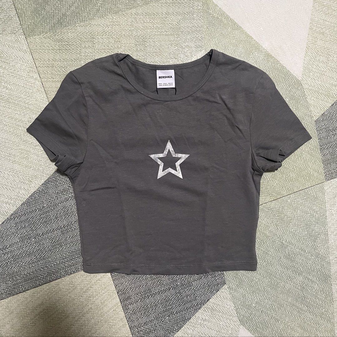 bershka gray crop top (Category: Others Tops) located in Pasig City. Submitted by sirendiva_ (Listing ID 1470745884, Image 1). Description: fits as xs and s sized person.