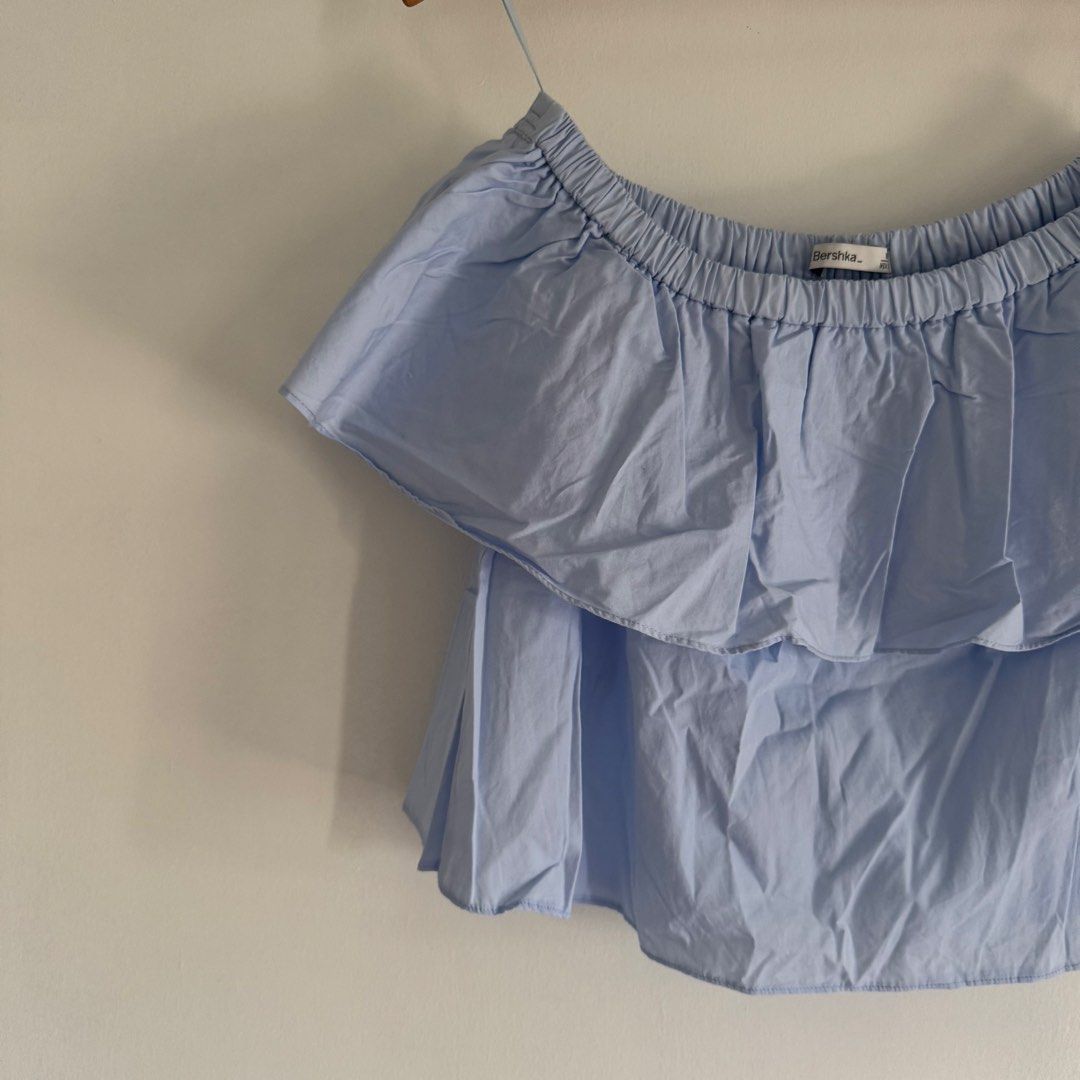Bershka offshoulder (Category: Others Tops) located in Manila. Submitted by apparella.ph (Listing ID 1470748577, Image 2). Description: Like new 10/10 Super lretty Selling low Bust:38 Length:14 .
