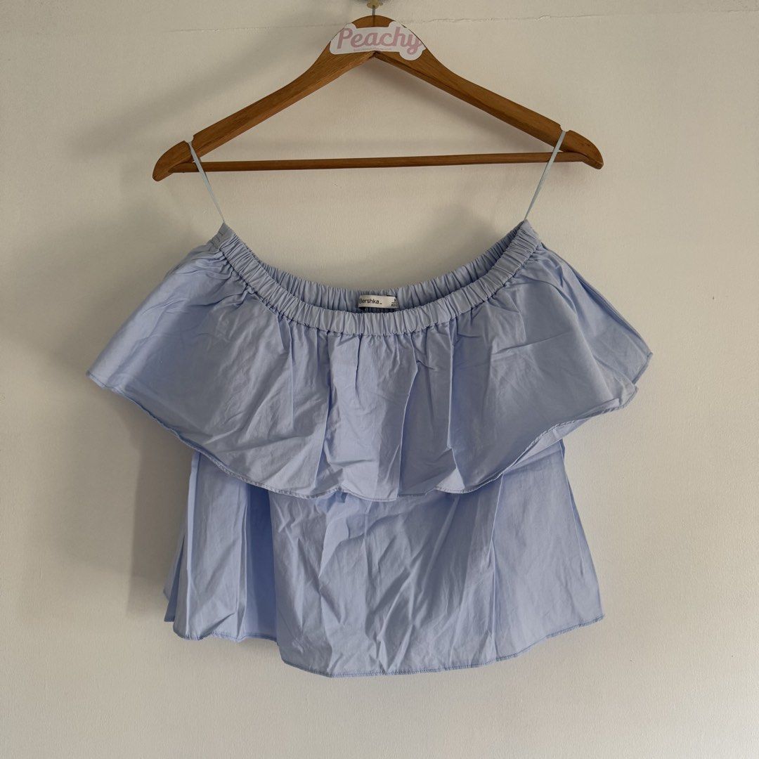 Bershka offshoulder (Category: Others Tops) located in Manila. Submitted by apparella.ph (Listing ID 1470748577, Image 1). Description: Like new 10/10 Super lretty Selling low Bust:38 Length:14 .