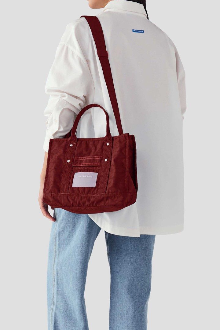 Beyond The Vines Crunch Carryall Maroon, Women's Fashion, Bags ...