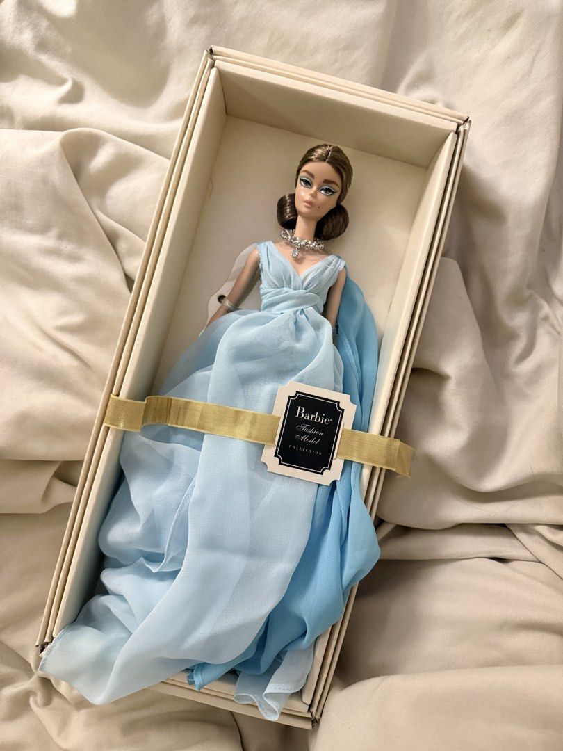BFMC SILKSTONE BALLGOWN GOLD LABEL NRFB (Category: Figurines & Statues) located in Manila. Submitted by chee__llna (Listing ID 1470927735, Image 2). Description: GOLD LABEL ON HAND LALAMOVE READY RUSH SELLING LOW.
