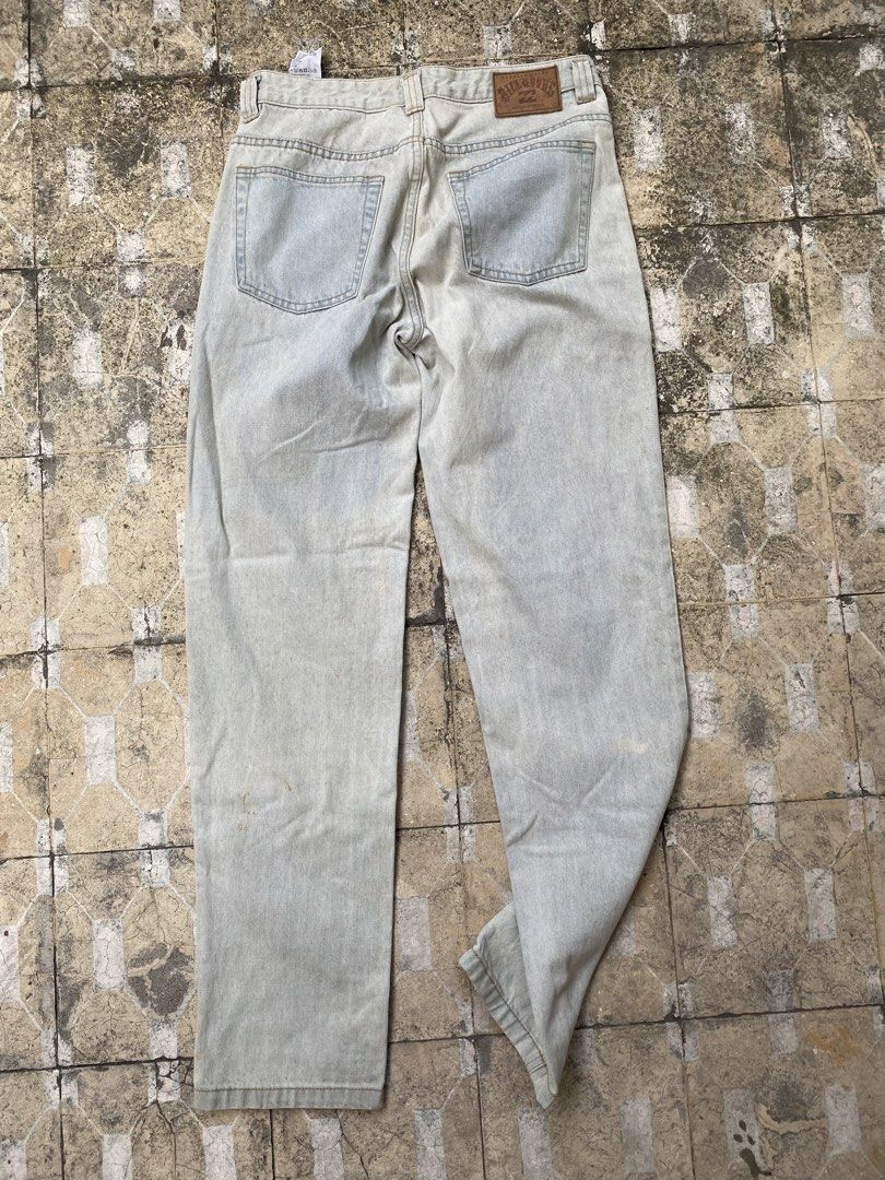 Billabong Light Wash Denim Jeans (Category: Jeans) located in Imus. Submitted by frootiloots4103 (Listing ID 1470769883, Image 2). Description: - Brand: Billabong - Style: Straight leg denim jeans (Style # M331VBFJ) - Wash/Look: Light wash with natural fading and distressing - Material: 100% premium cotton - Features: Classic 5-pocket styling, front button closure, and leather back patch - Condition: Excellent, ready to wear OPEN FOR NEGO (best i