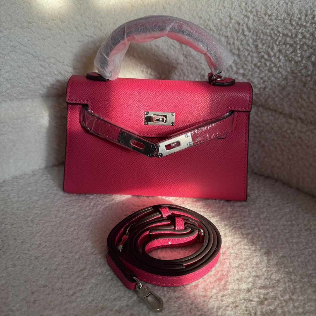 BKK Bag (Category: Purses & Pouches) located in Santa Cruz. Submitted by vendrenee (Listing ID 1470753002, Image 1). Description: .