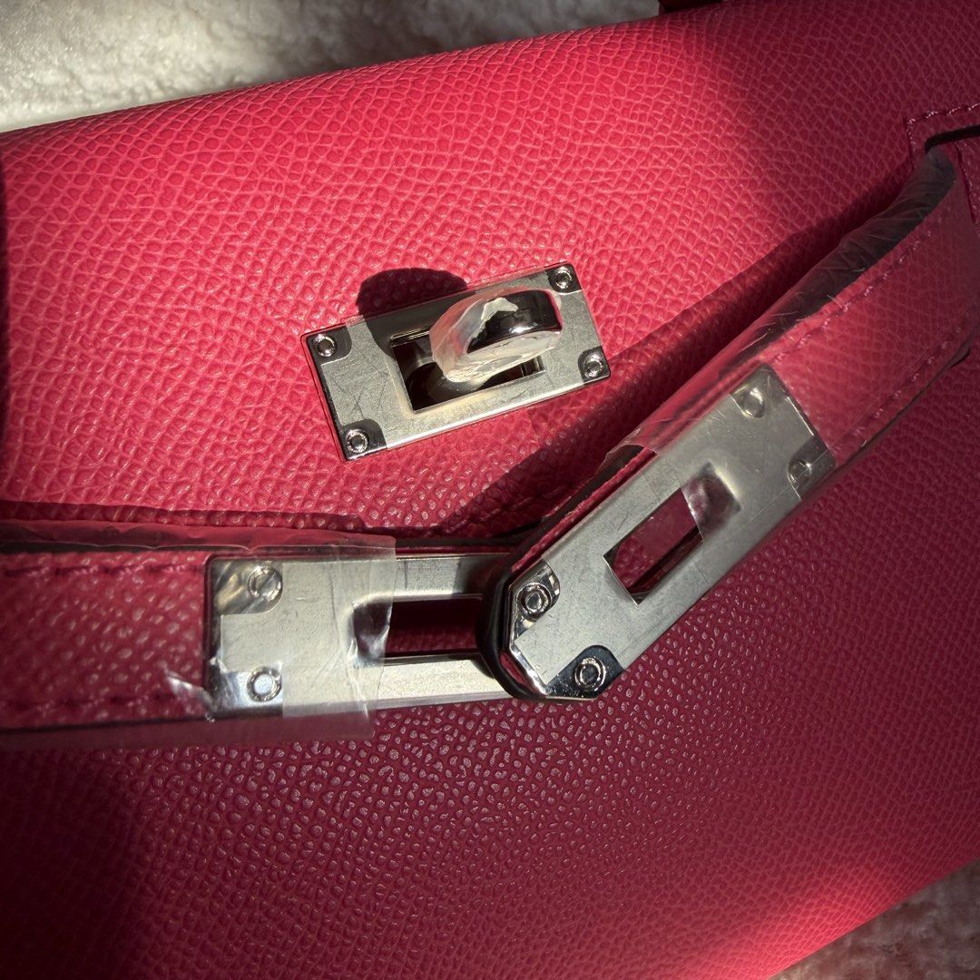 BKK Bag (Category: Purses & Pouches) located in Santa Cruz. Submitted by vendrenee (Listing ID 1470753002, Image 3). Description: .