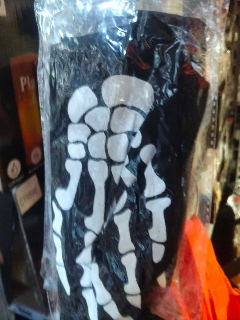Black and White Skeleton Gloves (Category: Gloves) located in Manila. Submitted by athennaalampayan (Listing ID 1470750204, Image 2). Description: - Color: Black fabric with white skeleton hand print - Size: Stretchy material designed to fit most hand sizes - Versatile Use: Perfect for Halloween costumes, cosplay events, and cycling - Inclusions: Includes one pair of gloves - Shipping: On-hand and ready to ship out immediately.