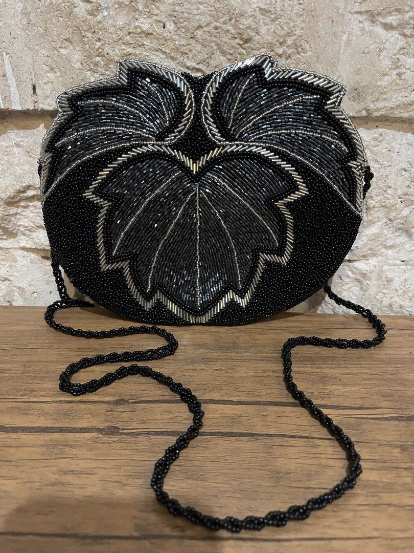black bead-embroidered evening shoulder bag 7x8.5 (Category: Cross-body Bags) located in San Fernando. Submitted by dntjapansurpluselyu (Listing ID 1470848642, Image 1). Description: .
