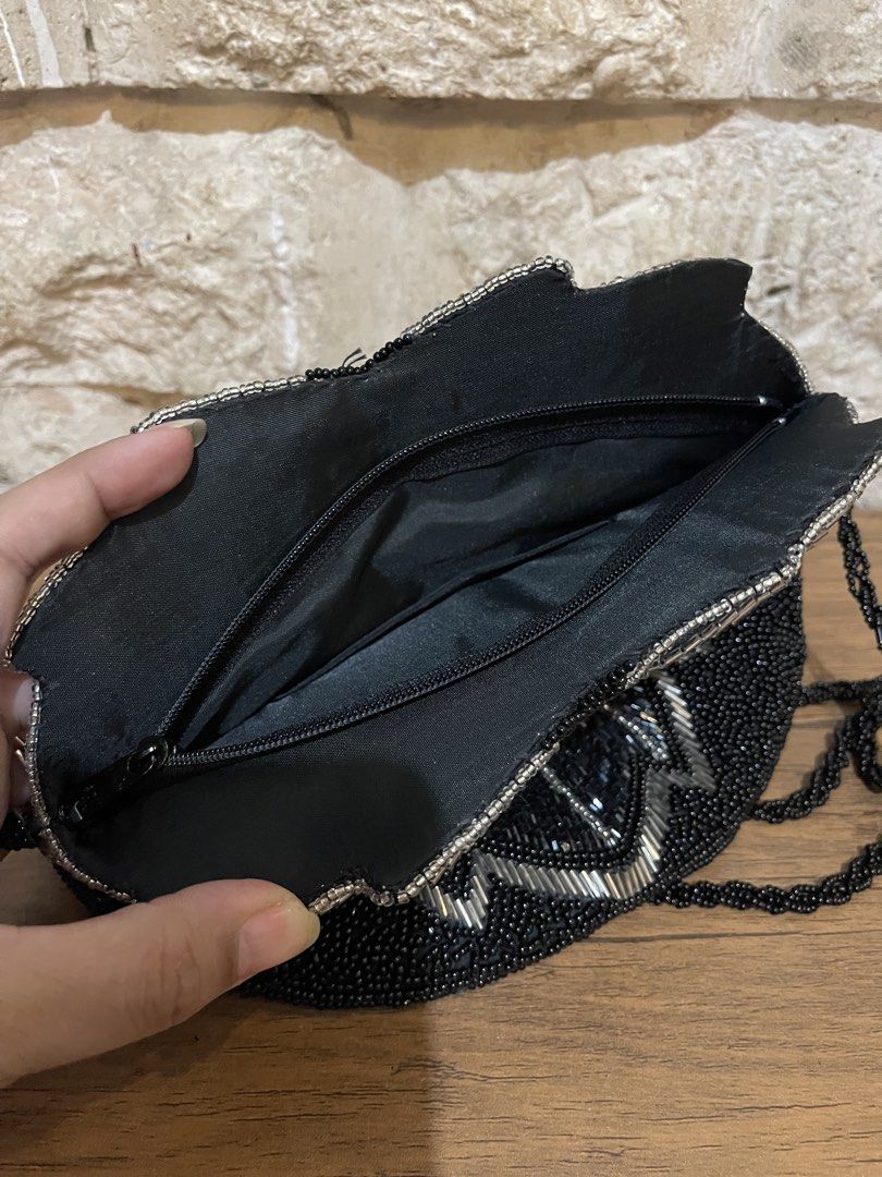black bead-embroidered evening shoulder bag 7x8.5 (Category: Cross-body Bags) located in San Fernando. Submitted by dntjapansurpluselyu (Listing ID 1470848642, Image 3). Description: .