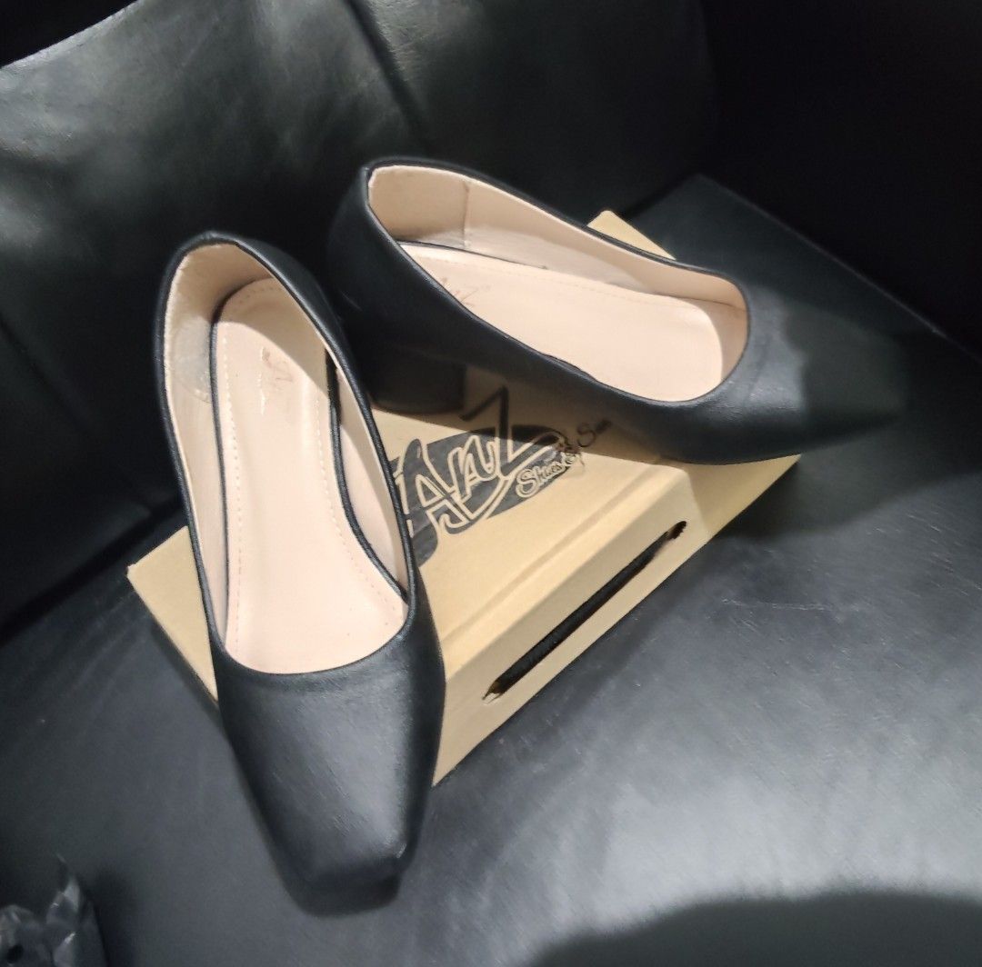 Black Block Heel Pumps Size 36 (Category: Heels) located in Cainta. Submitted by carlayezzzz (Listing ID 1470843385, Image 2). Description: - Color: Black - Size: 36 (EU) - Condition: Worn once (selling due to incorrect size) - Design: Classic square toe with comfortable chunky heels.
