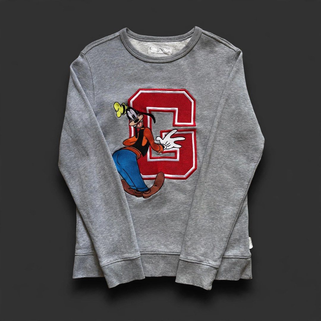 BLACK CHOCOLATE x DISNEY SWEATSHIRT (Category: Coats, Jackets and Outerwear) located in Taguig. Submitted by clarrk95 (Listing ID 1470892374, Image 1). Description: Black Chocolate x Disney Goofey Sweatshirt Size: M (Tag) Length: 26inches Width: 18inches Sleeve Length: 19inches PRICE: ₱400 only! ✅ brandnew condition ✅ add shipping fee ✅ ignoring LP inquiry Shipping: Lalamove | J&T | LBC Location: Taguig📍 Payment: Gcash | Bank | Cash FB: THRFT IG