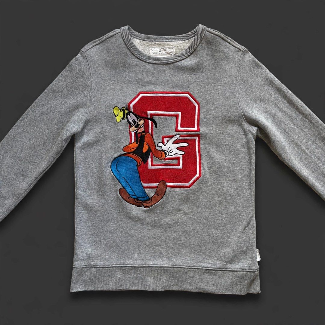 BLACK CHOCOLATE x DISNEY SWEATSHIRT (Category: Coats, Jackets and Outerwear) located in Taguig. Submitted by clarrk95 (Listing ID 1470892374, Image 2). Description: Black Chocolate x Disney Goofey Sweatshirt Size: M (Tag) Length: 26inches Width: 18inches Sleeve Length: 19inches PRICE: ₱400 only! ✅ brandnew condition ✅ add shipping fee ✅ ignoring LP inquiry Shipping: Lalamove | J&T | LBC Location: Taguig📍 Payment: Gcash | Bank | Cash FB: THRFT IG