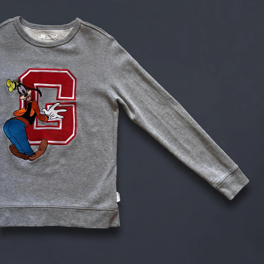 BLACK CHOCOLATE x DISNEY SWEATSHIRT (Category: Coats, Jackets and Outerwear) located in Taguig. Submitted by clarrk95 (Listing ID 1470892374, Image 3). Description: Black Chocolate x Disney Goofey Sweatshirt Size: M (Tag) Length: 26inches Width: 18inches Sleeve Length: 19inches PRICE: ₱400 only! ✅ brandnew condition ✅ add shipping fee ✅ ignoring LP inquiry Shipping: Lalamove | J&T | LBC Location: Taguig📍 Payment: Gcash | Bank | Cash FB: THRFT IG