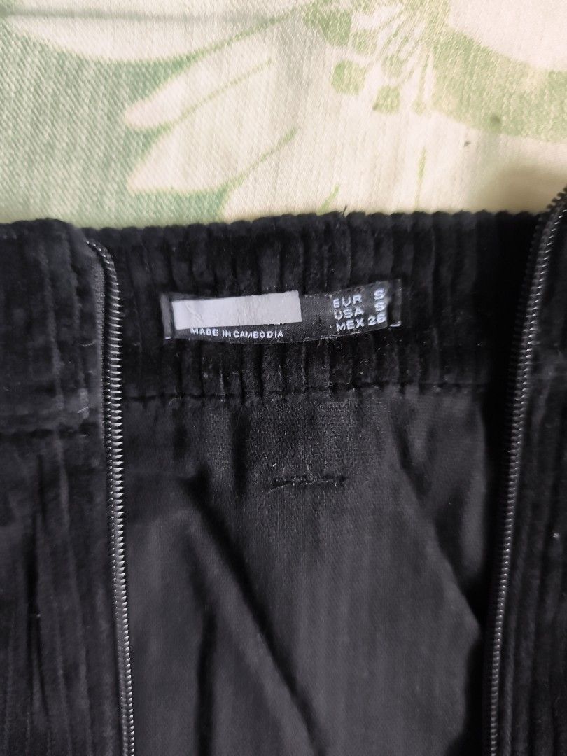 Black Corduroy Zip Front Mini Skirt Size S (Category: Skirts) located in Bulacan. Submitted by jvblaguard08460 (Listing ID 1470753518, Image 3). Description: - Style: Black corduroy mini skirt with front zipper closure - Features: Two functional button-flap pockets and waist belt loops - Fabric: Textured velvet rib fabric - Size: S (EUR S, USA S, MEX 26) - Origin: Made in Cambodia - Condition: Excellent, ready to wear.